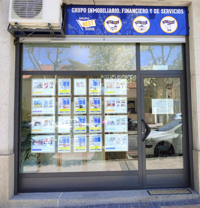 Fahada de la inmobiliaria en Segovia